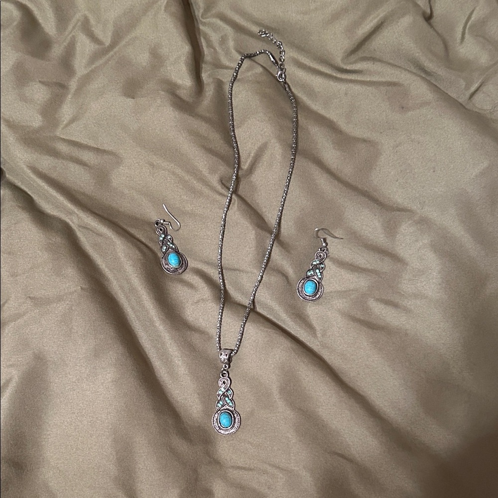 Elegant Silver and Turquoise Jewelry Set